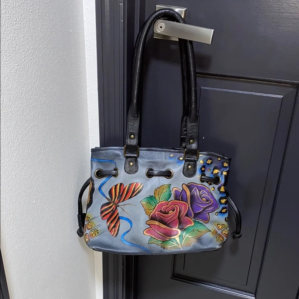 AnuschkaStylish Tote Bag with Durable Material and Spacious Design - Picture 2 of 11